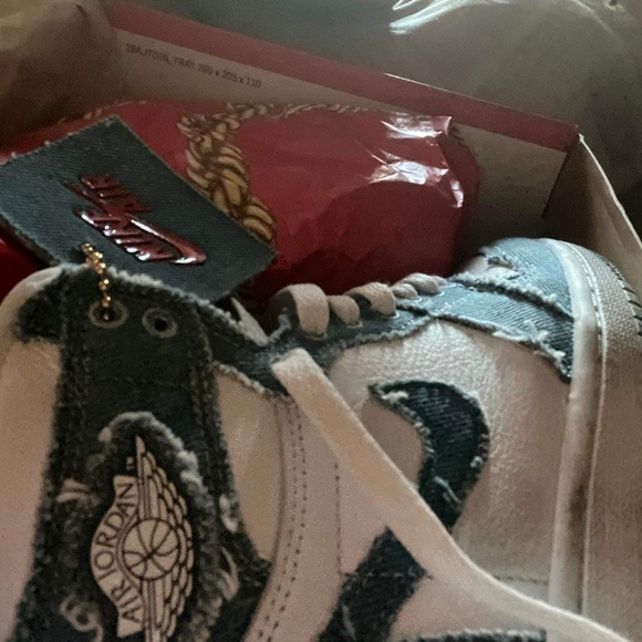 Jordan 1 size 6 don’t need them - Picture 1 of 3